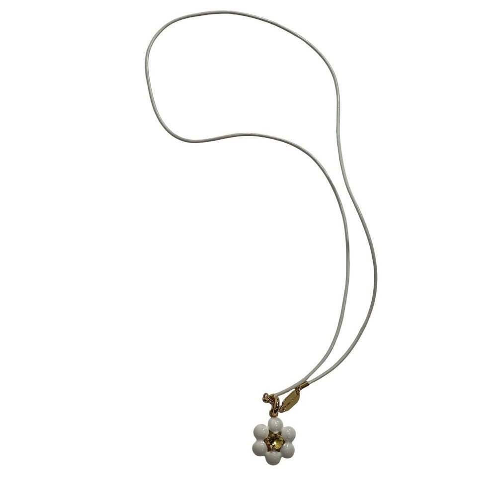Emma Pills Daisy Flower Pendant Necklace in White/Gold